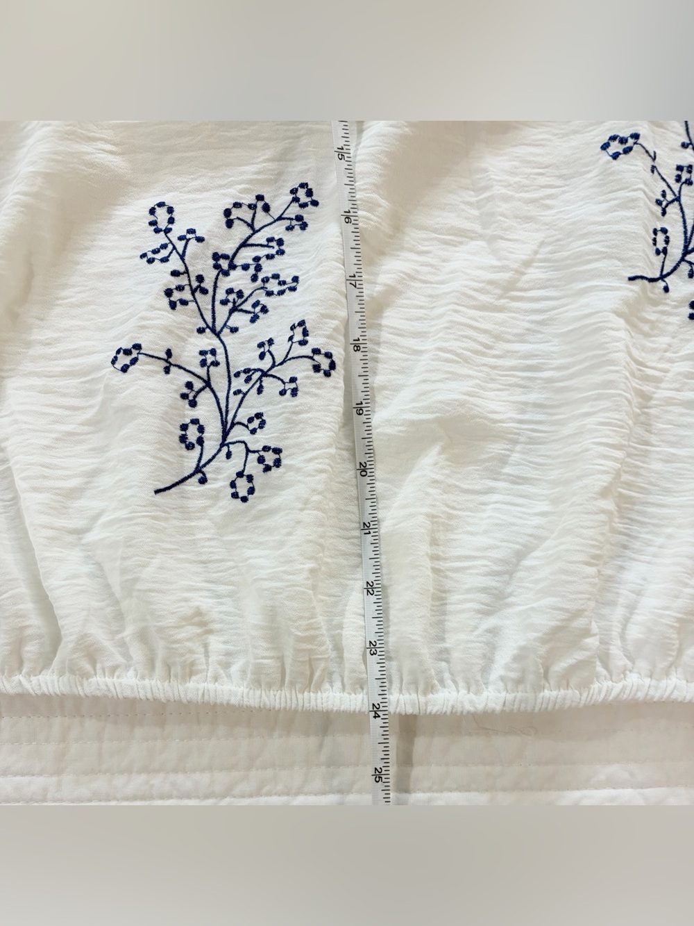 NWOT SZ L Ava & Grace White Peasant Tunic with Navy Floral Embroidery - Picture 5 of 6